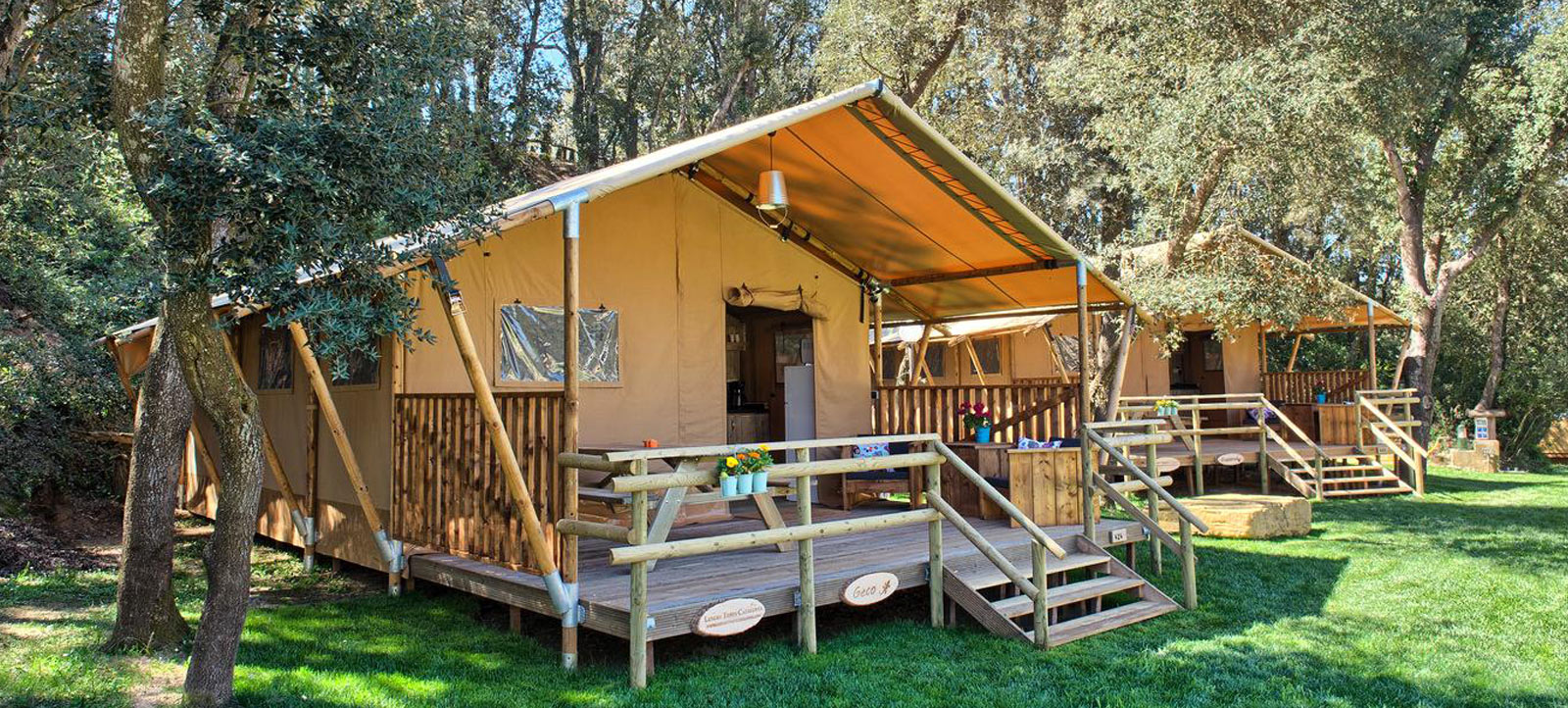 Exterior de una luxury tenten del Camping Begur