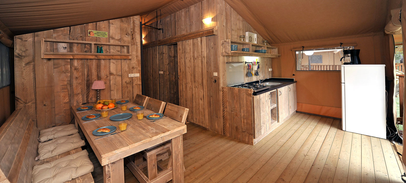 Allotjaments Luxury Tenten de Glamping al Càmping Begur vista interior