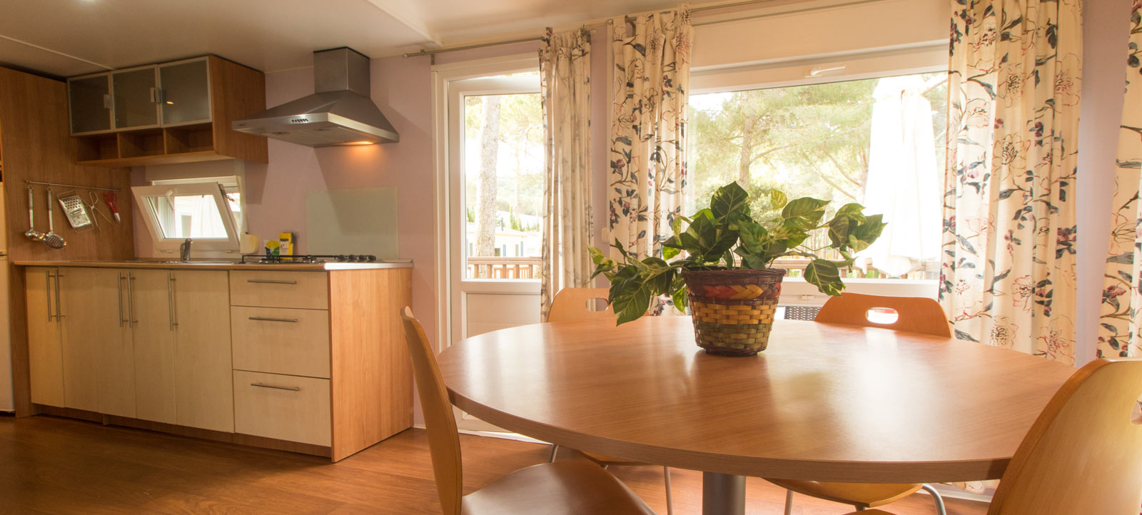 Allotjaments mobile home 6 pax interior Càmping Begur