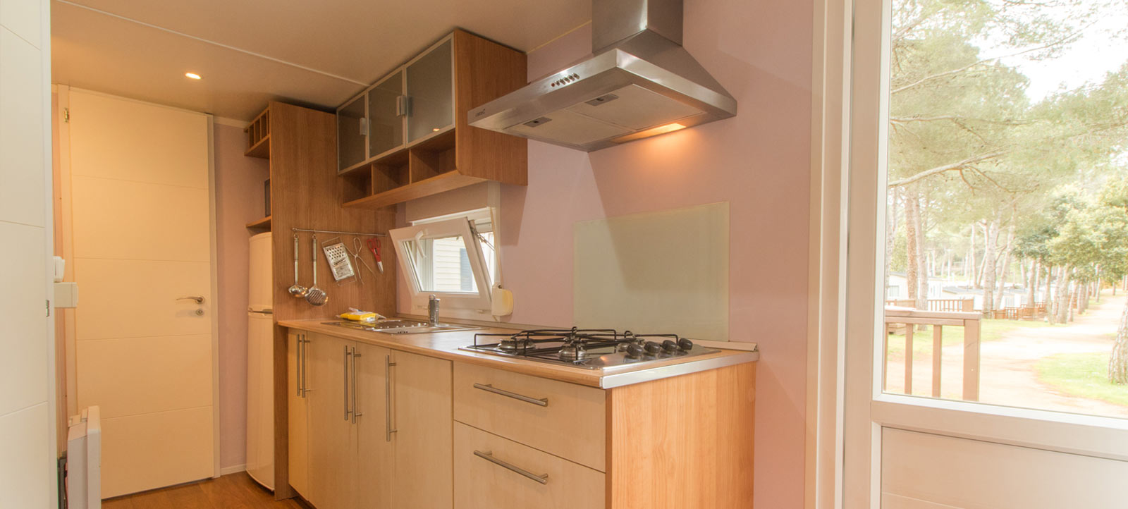 Allotjaments Càmping Begur mobile home cuina interior