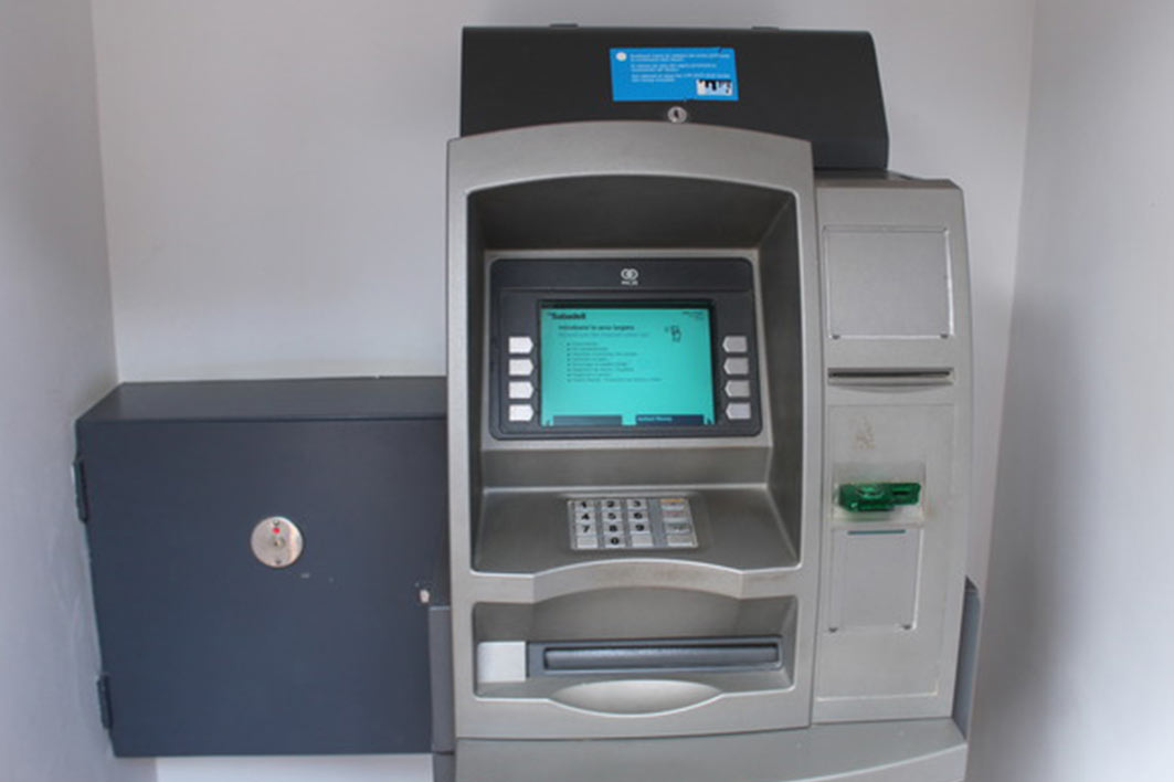 Instal·lacions i serveis al Càmping begur ATM caixer automàtic