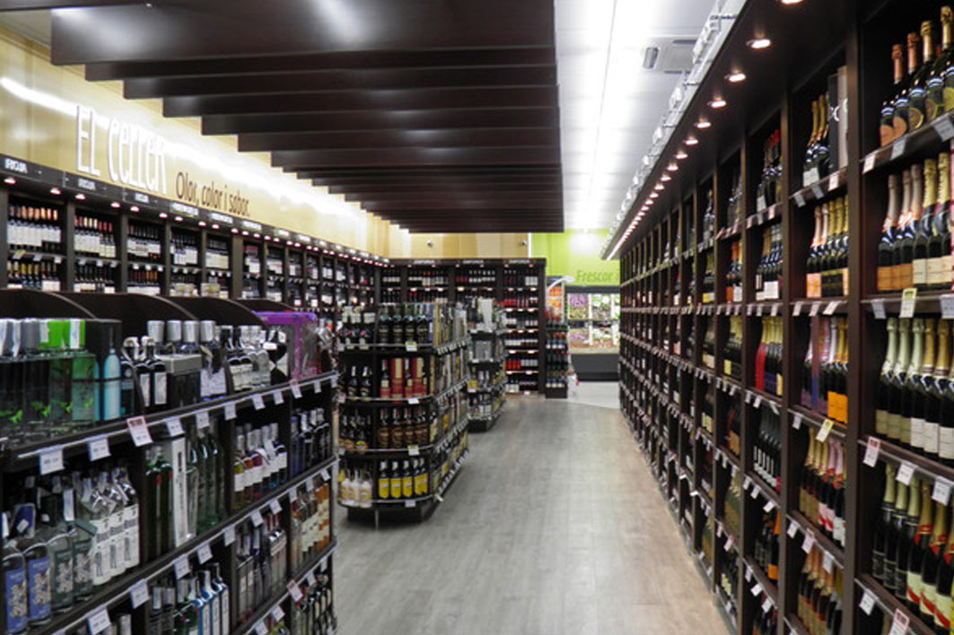 Supermercat pròxim al Càmping Begur vins